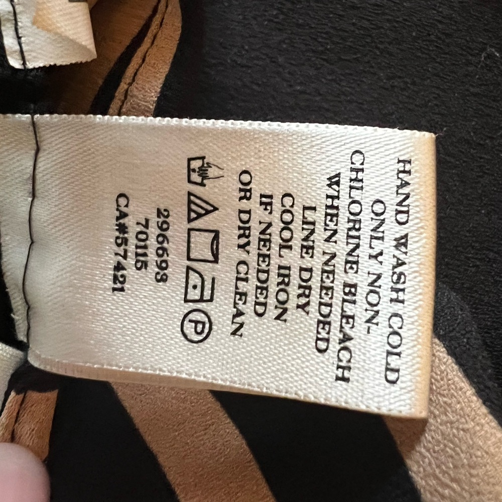 Ann Taylor Black and Tan Graphic Boxy Blouse - Picture 5 of 5